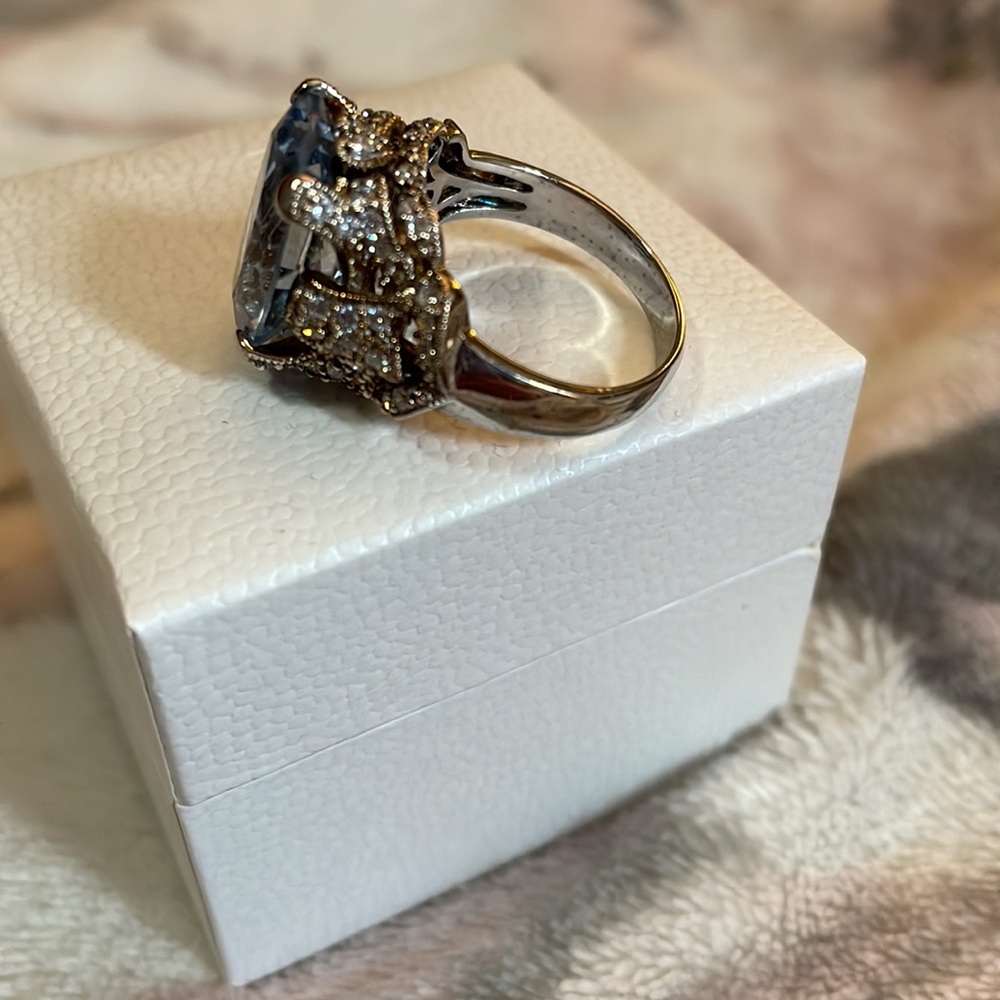 Beautiful large stone ring size 8. Light blue jewel - Picture 8 of 12